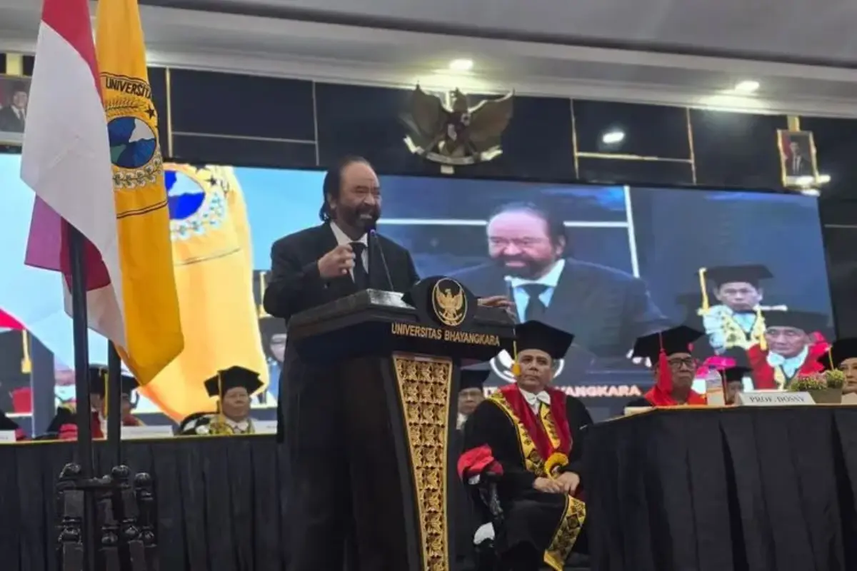 Surya Paloh Soroti “Kemiskinan Nalar” Saat Pengukuhan Guru Besar di Surabaya