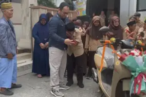 Tak Ingin “Happy Ending” Sendirian, Pak Guru Azis Minta Nasib Honorer Lain Juga Dibenahi