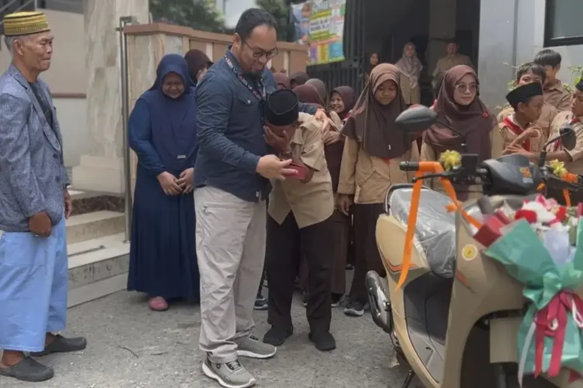 Tak Ingin “Happy Ending” Sendirian, Pak Guru Azis Minta Nasib Honorer Lain Juga Dibenahi