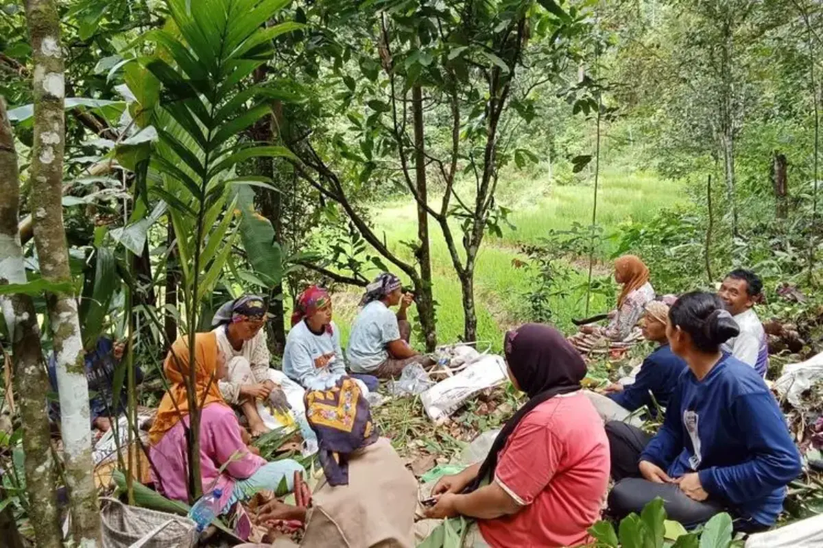 Perempuan Jadi Garda Depan Aksi Iklim di Sumbar, dari Dapur hingga Patroli Hutan
