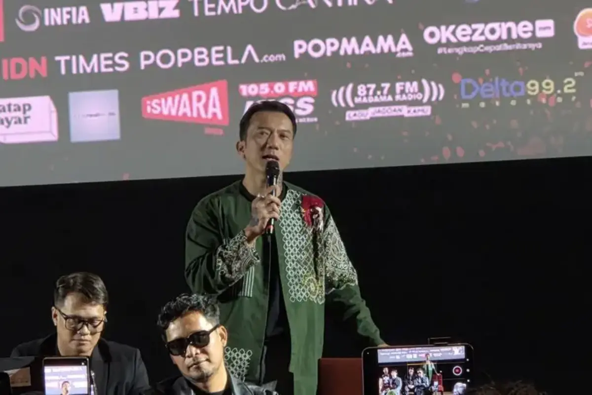 Teuku Rifnu Wikana Perankan Pastor Antagonis Primbon, Sidharta Tata Jelaskan Makna Ayat Alkitab Dalam Filmnya