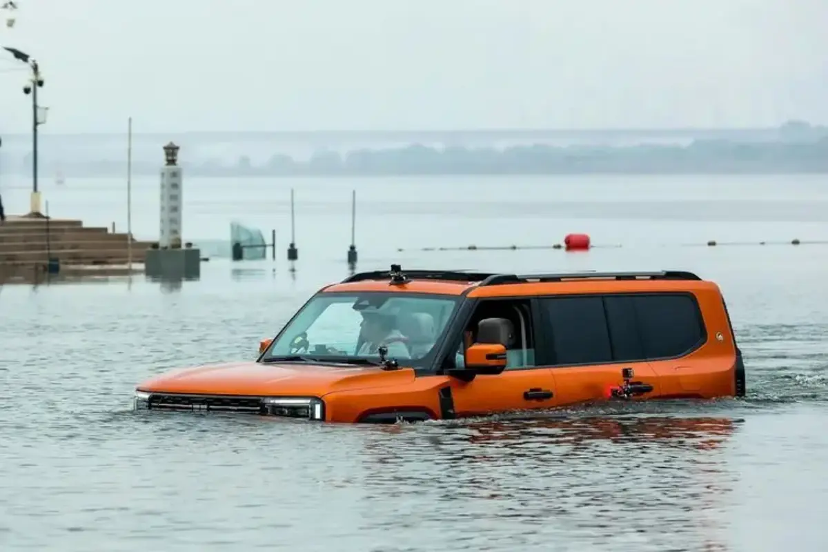 Jetour G700 Taklukkan Sungai Minjiang: Uji Ekstrem Jip Amfibi