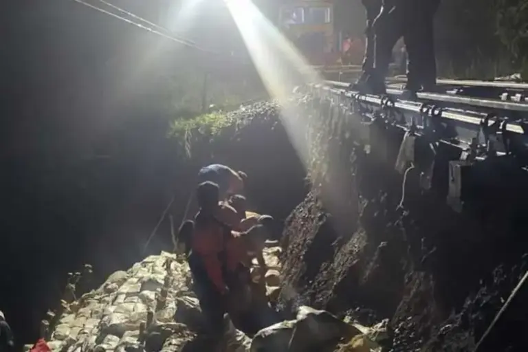 KAI Kebut Perbaikan Jalur Longsor Cibeber–Lampegan, Target Normal Besok