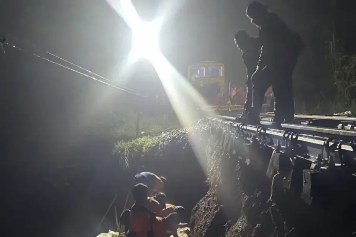 6 Perjalanan KA Siliwangi Dibatalkan akibat Jalur Tergerus, KAI Siapkan Refund 100 Persen