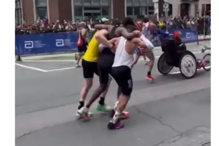 Momen Haru di Boston Marathon, Pelari Memapah Rival Cedera hingga Finis