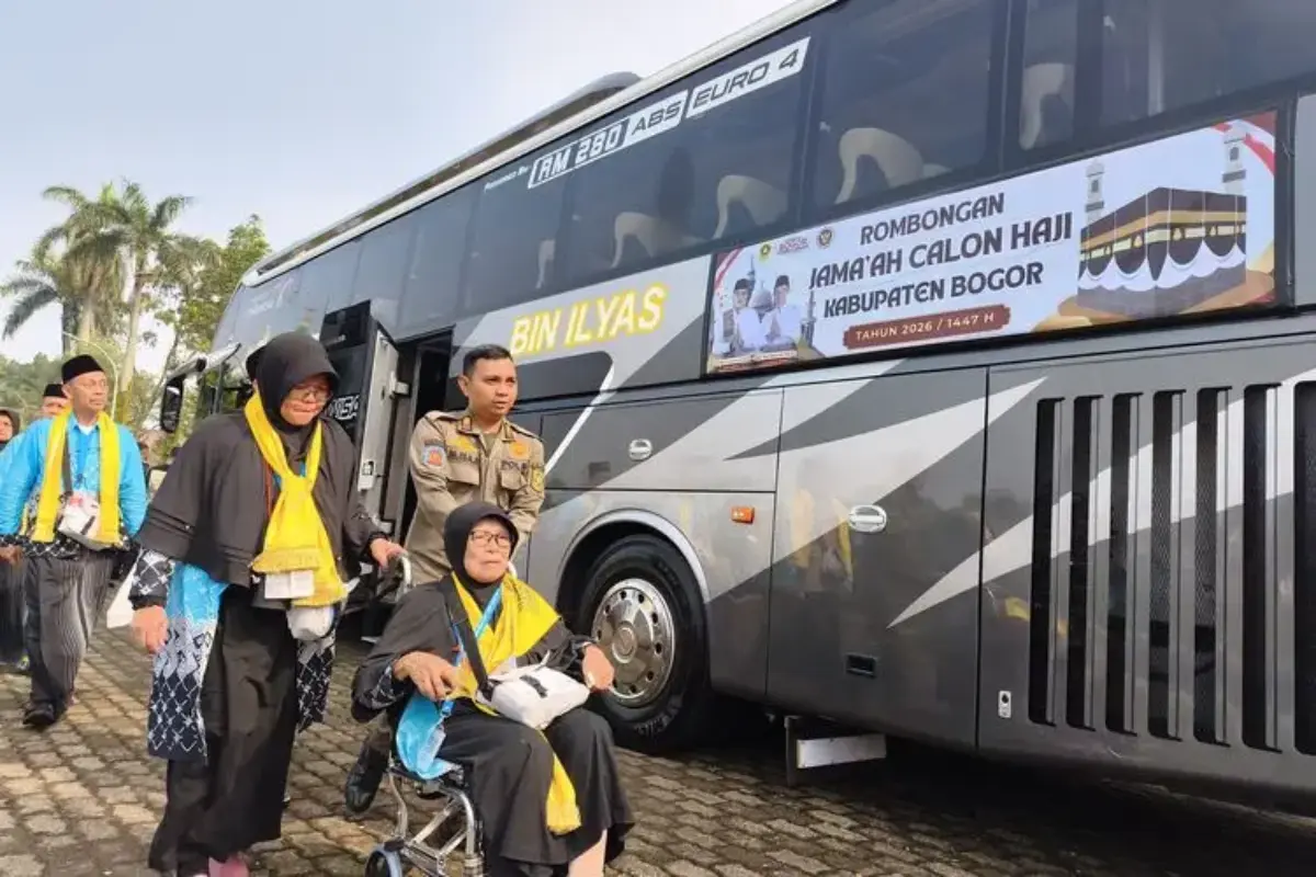 Jamaah Termuda 17 Tahun dan Tertua 88 Tahun, Calon Haji Kloter 3 Bogor Berangkat Penuh Haru