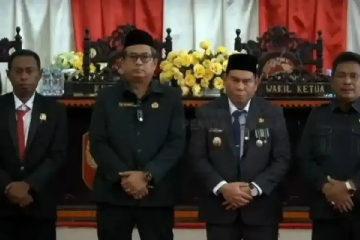 Bupati Samaun Dahlan Serahkan LKPJ 2025 kepada DPRD Fakfak