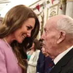 Kate Middleton Tampil Anggun dalam Busana Ungu, Hormati Mendiang Ratu