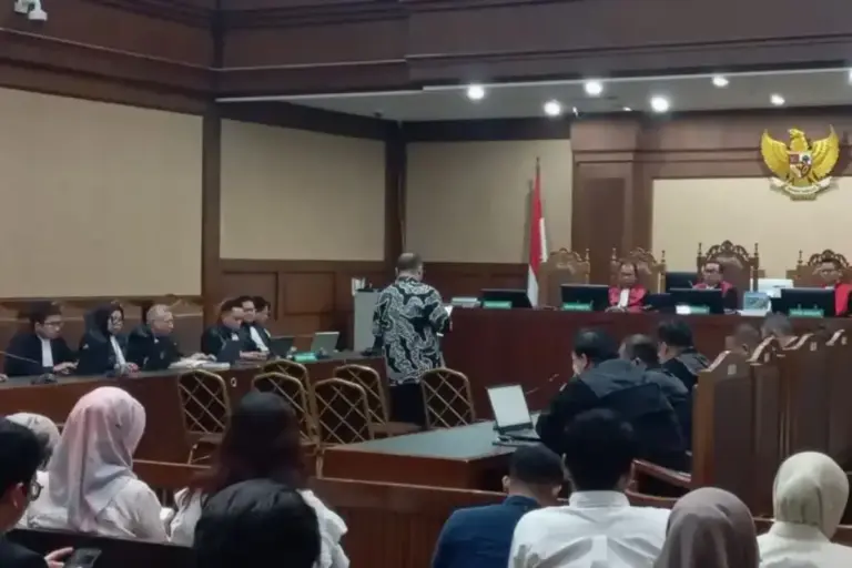 Menangis Meminta Dibebaskan, Ibrahim Arief: Saya Dipaksakan Jadi Tersangka