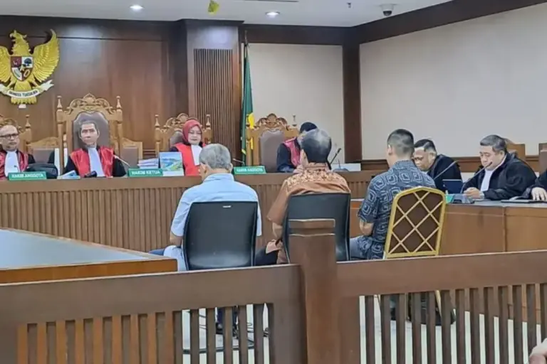 Tiga Terdakwa Korupsi Minyak Mentah Dituntut 8 hingga 14 Tahun Penjara