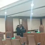 Jelang Vonis Kasus Narkoba, Ammar Zoni Ngobrol dengan Kuasa Hukum Sambil Senyum dan Tertawa