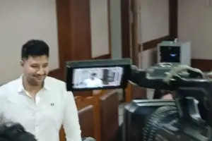 Momen Ammar Zoni Lempar Senyum Jelang Vonis