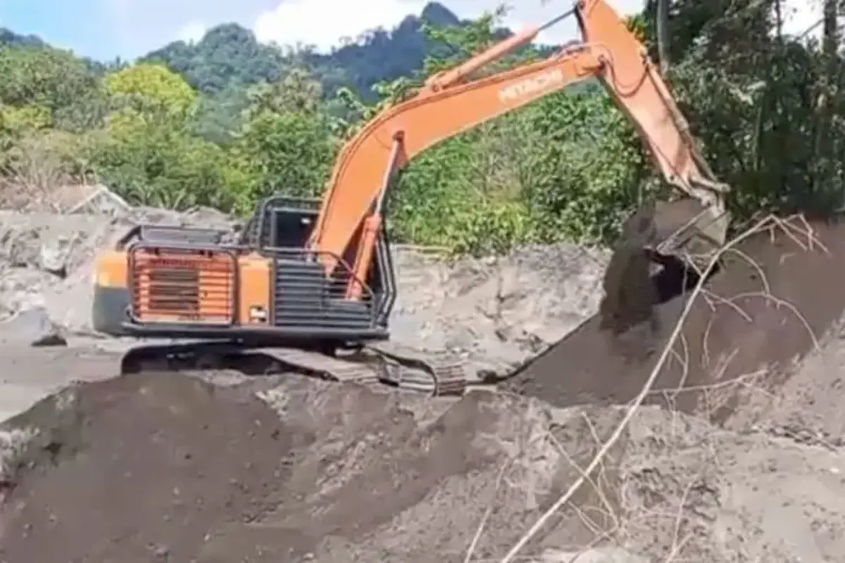 Warga Sumberlangsep Lumajang Iuran Mandiri Perbaiki Tanggul Jebol Akibat Banjir Lahar Semeru