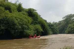 Empat Hari Pencarian, Bocah Korban Hanyut di Sungai Ciliwung Ditemukan Meninggal Sejauh 7 Km