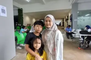 Tunggu Anak Selama UTBK 2026, Orangtua Tak Henti Doa dan Ikut Cemas