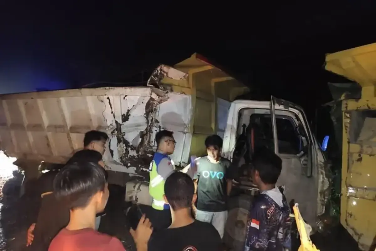 3 Truk Kecelakaan Beruntun Di Jalan Sekadau Sanggau Kalbar, 2 Orang Terluka