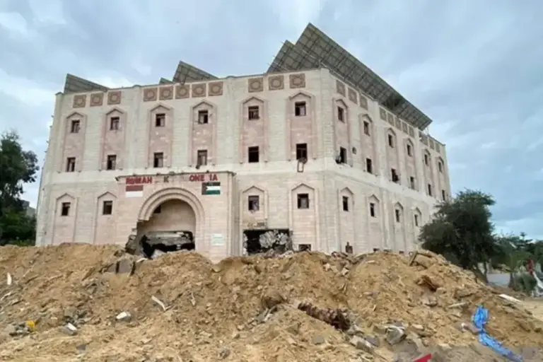 RS Indonesia di Gaza Dipasang Spanduk Provokatif oleh Militer Israel, Begini Respon Kemlu RI