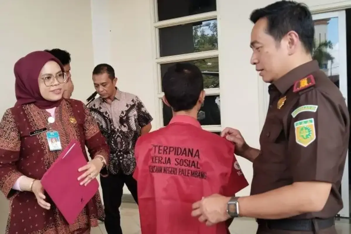 Kejari Palembang Pertama Kali Terapkan Hukuman Kerja Sosial 120 Jam ke Terpidana