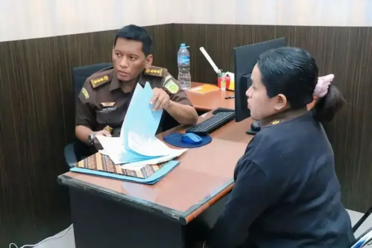 Bolos 3 Bulan Lebih dan Terlibat Penipuan, Oknum Pegawai Kejari Aru Dipecat Tidak Hormat