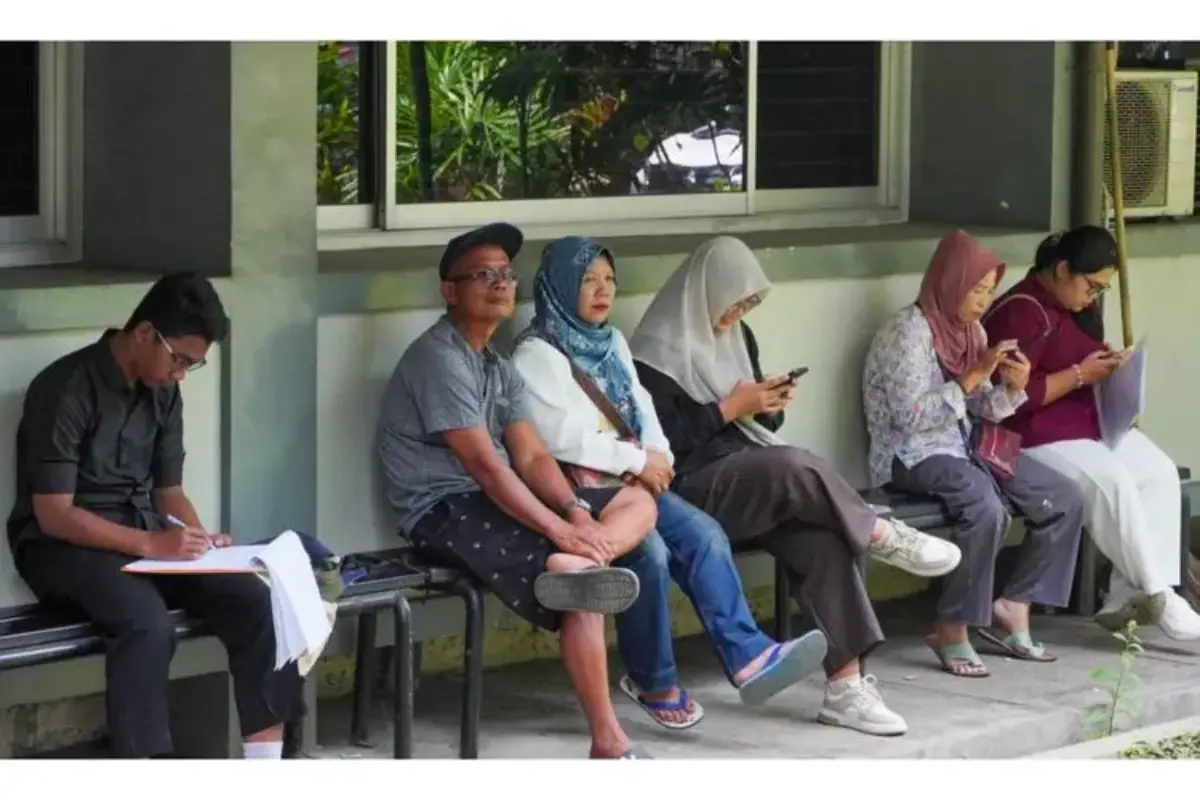 Kisah Rasinah Petani Yang Antar Cucu Ikut Utbk, Nginapnya Di Mobil