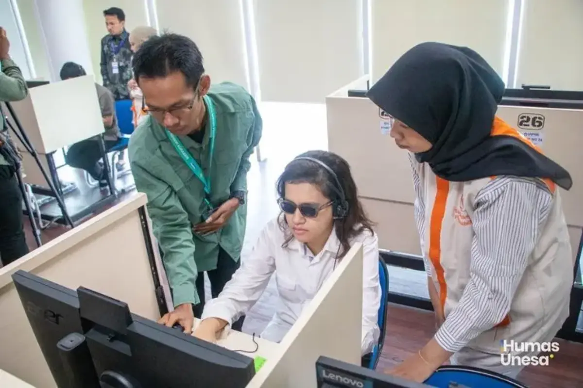 Berbekal Software Audio, Peserta Disabilitas Netra Jalani Utbk Di Unesa