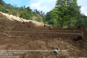 Jalan Nasional di Aceh Tertutup Longsor, Lalu Lintas Sementara Terputus