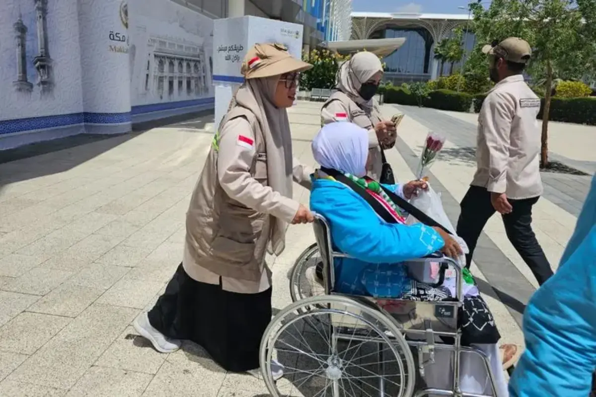 Fasilitas Kursi Roda Dan Mobil Golf Untuk Jemaah Haji Lansia Di Bandara Madinah Gratis