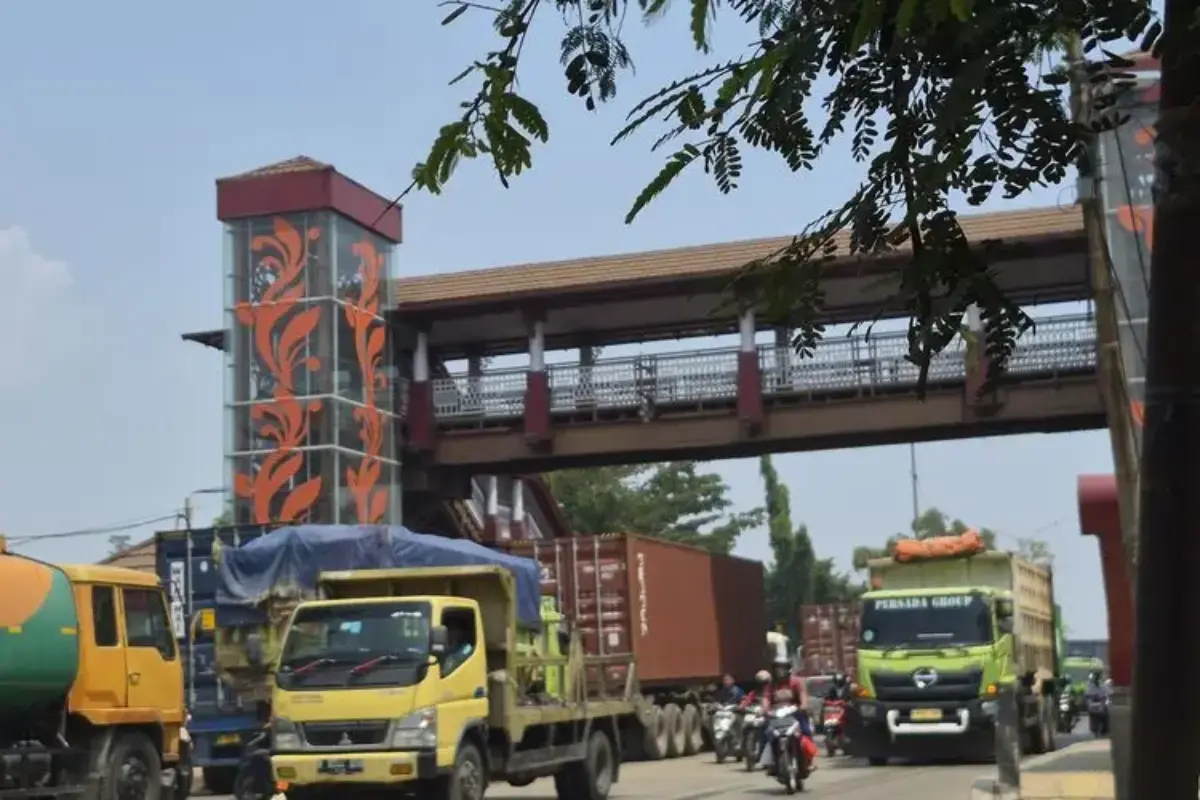 Jpo Marunda Langganan Ditabrak Kontainer, Lift Lumpuh Dan Kaca Pecah