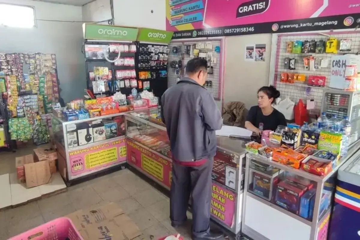 Kronologi Perempuan Diduga Curi Kabel Usb Di Warung Pulsa Magelang, Sembunyikan Di Kantong Anak