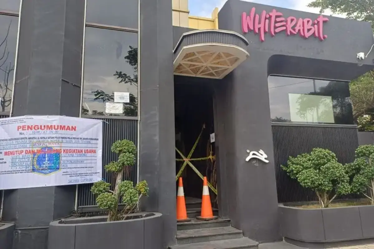 Penampakan Klub Malam White Rabbit Jakut Disegel Terkait Kasus Narkoba, Ditutup Garis Polisi