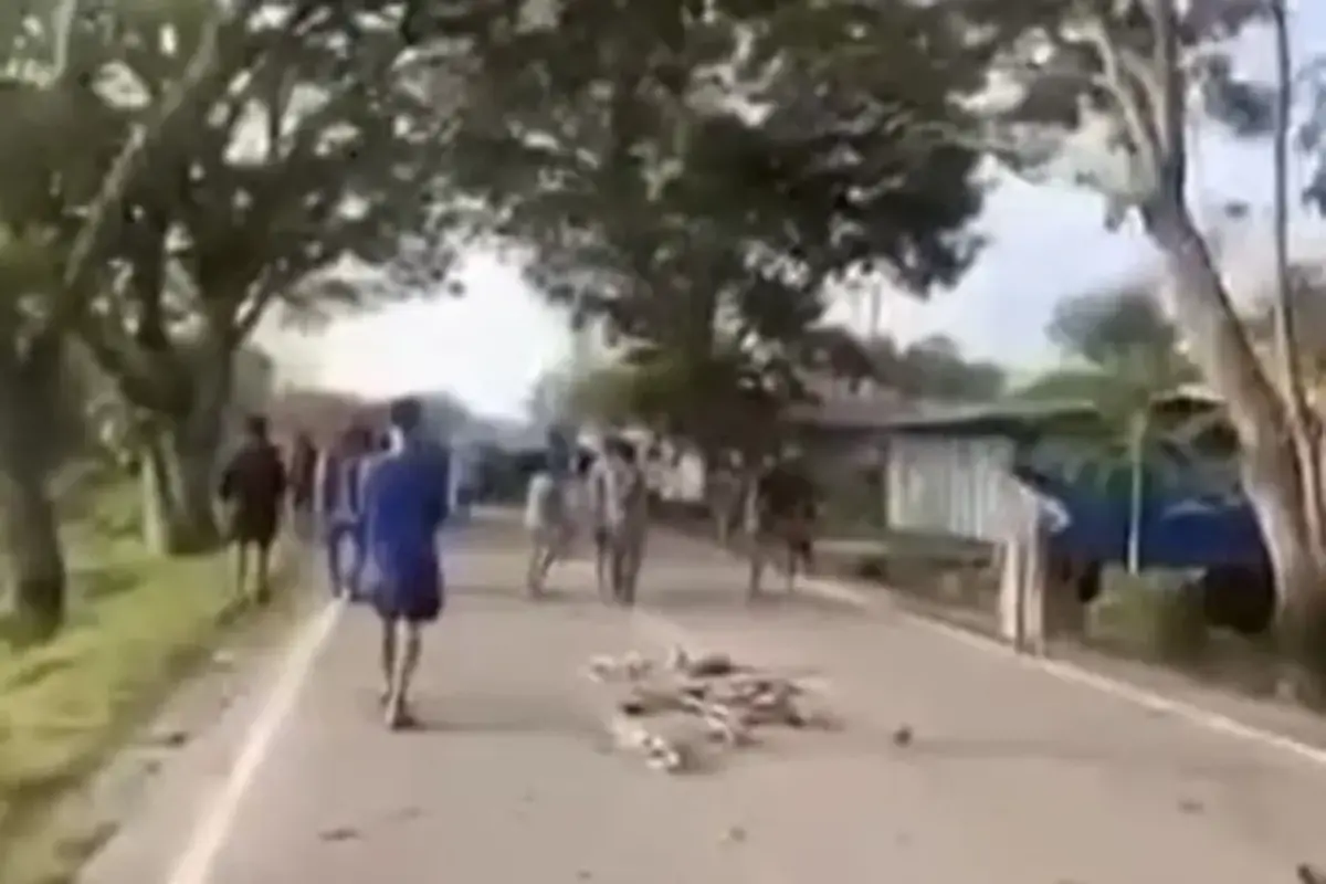 Bentrokan Pemuda Antar Desa Di Walenrang Luwu, Dua Kios Hangus Dan Empat Warga Terluka Akibat "papporo"