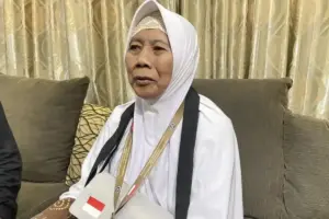 Nenek Asal Pasuruan Naik Haji Hasil Nabung Jualan Cilok Selama 65 Tahun