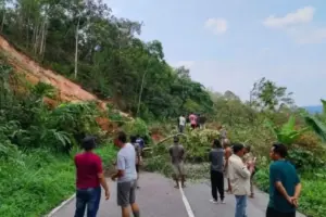 Longsor dan Banjir Terjang Sumut, Akses Jalan Nasional Sempat Terputus