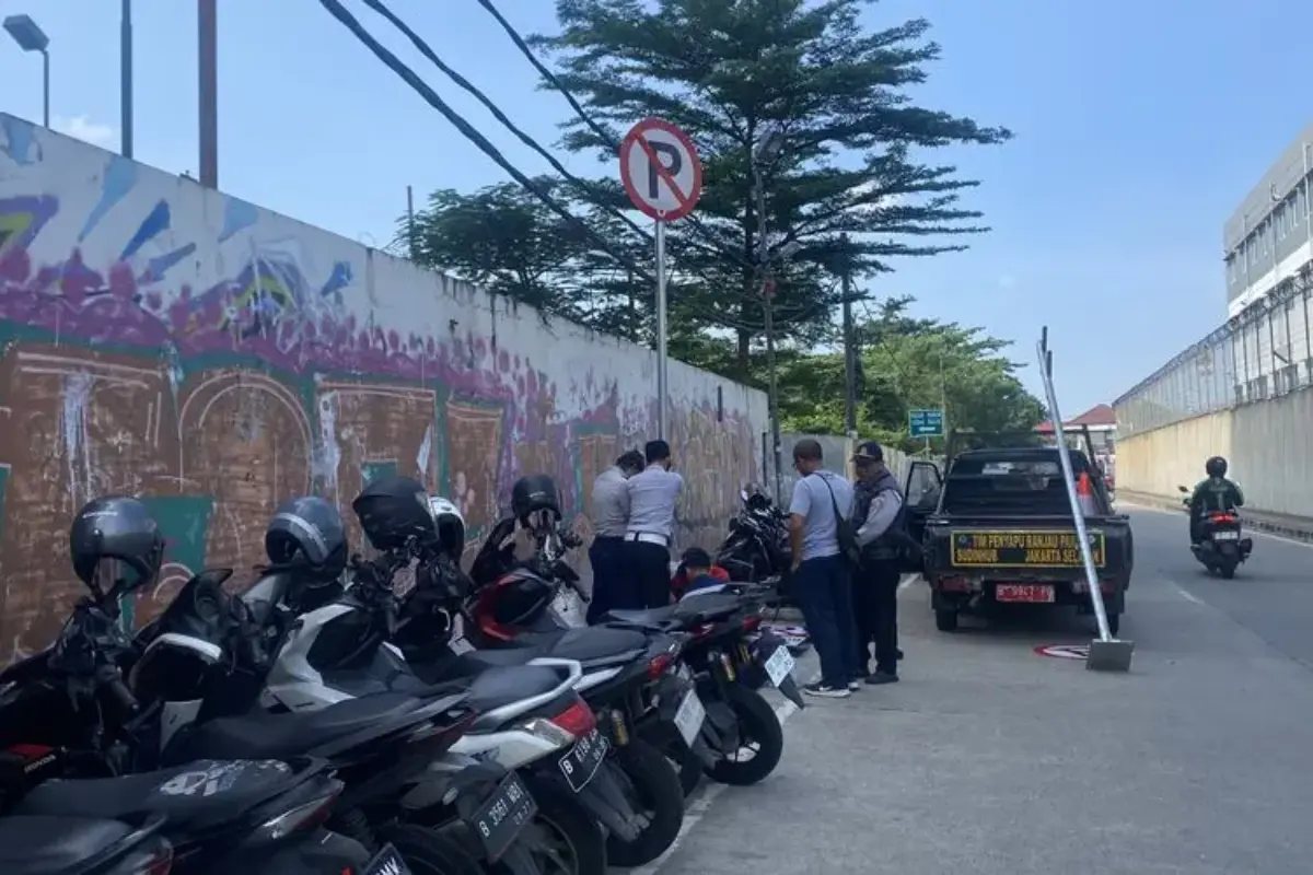 Usai Penertiban, Tukang Parkir Liar Samping Mrt Lebak Bulus Berharap Direkrut Di Lahan Resmi
