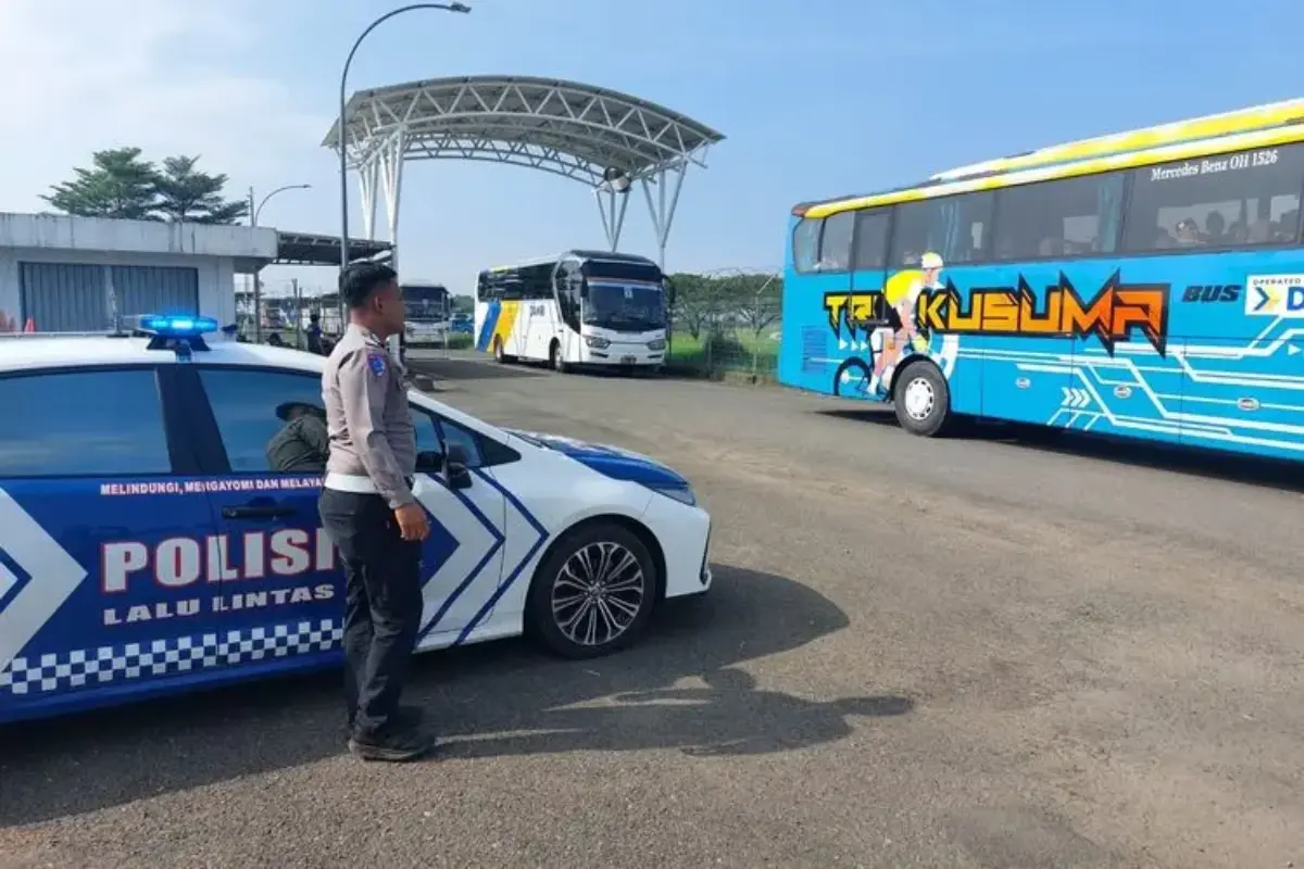 Bus Jemaah Haji Bekasi Berhenti Mendadak Di Pantura Indramayu, Polisi: Bukan Kecelakaan, Tapi Mogok