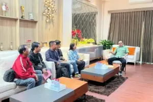 Armuji Minta Eks Mantan Camat Pakal Kembalikan Uang Korban Penipuan Loker: Jual Saja Rumahmu