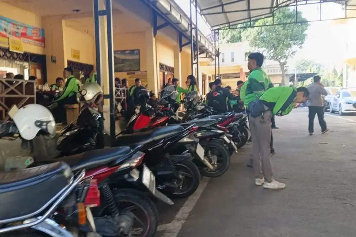 Tak Terima Pacar Dibonceng, Oknum Polisi Di Situbondo Aniaya Ojol