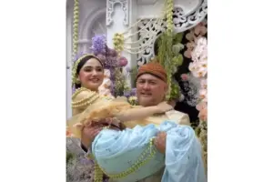 Syifa Hadju Gelar Pengajian dan Siraman, Momen Digendong Ayah Sambung Bikin Haru