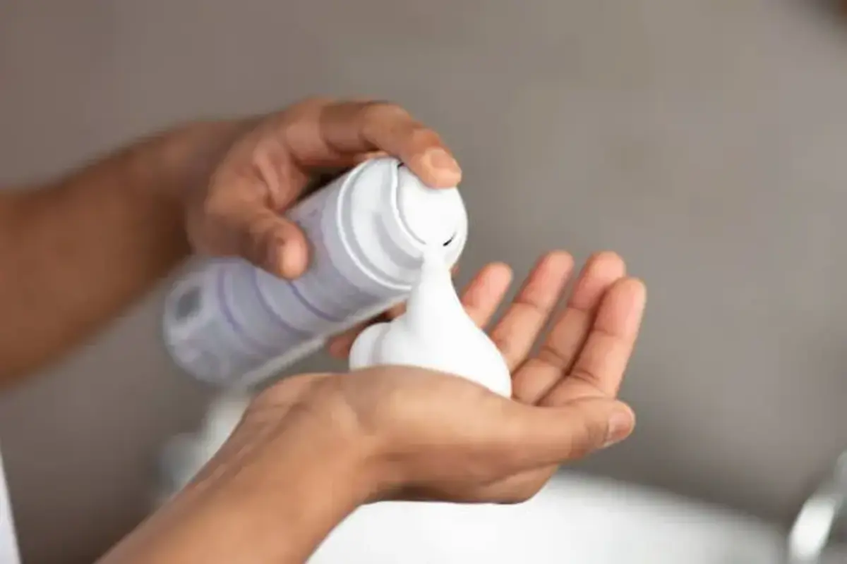 Selain Buat Kumis, 8 Barang Ini Bisa Dibersihkan Pakai Krim Cukur
