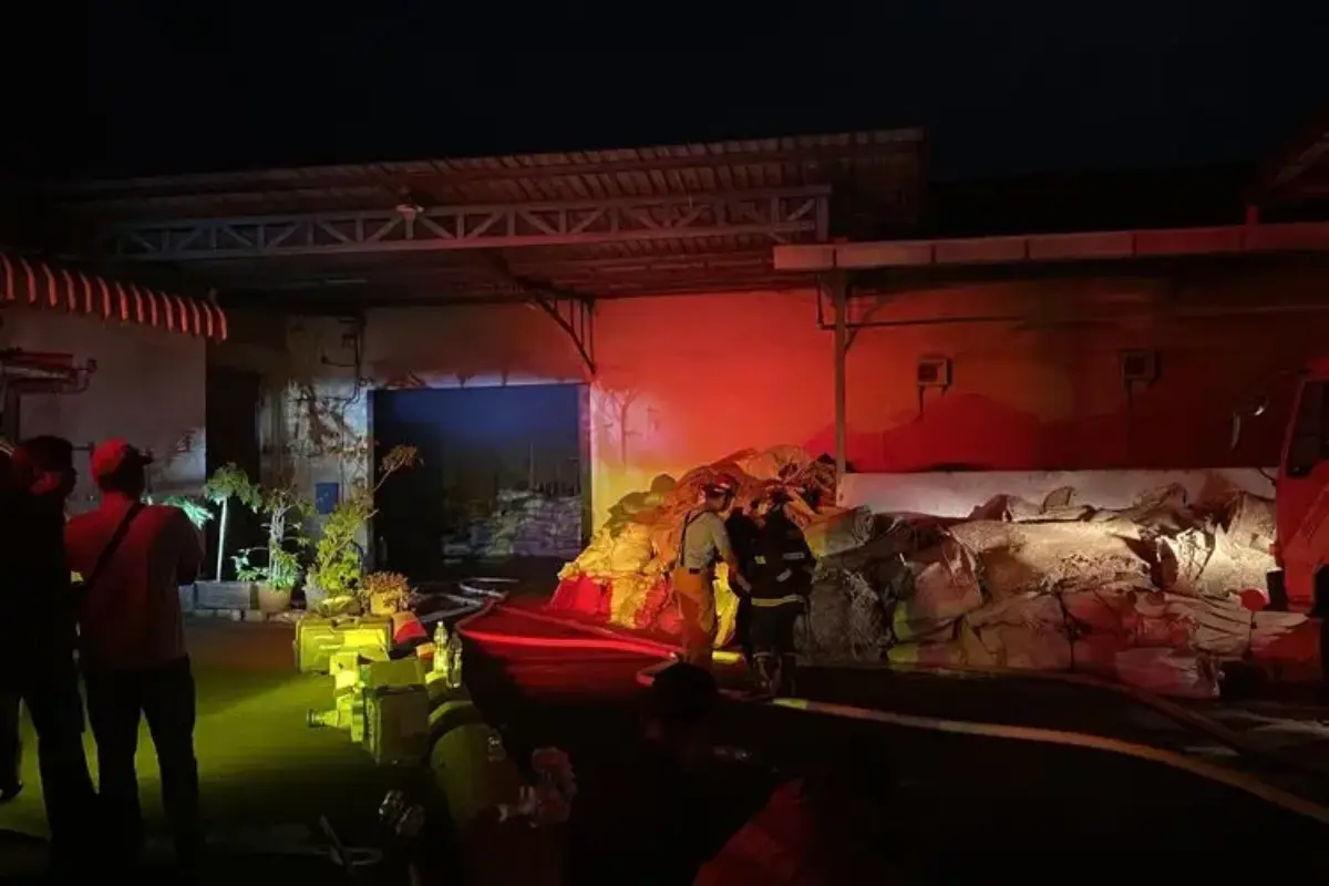 Kebakaran 5 Jam, Gudang Rokok Di Malang Ludes, Kerugian Rp 1 Miliar