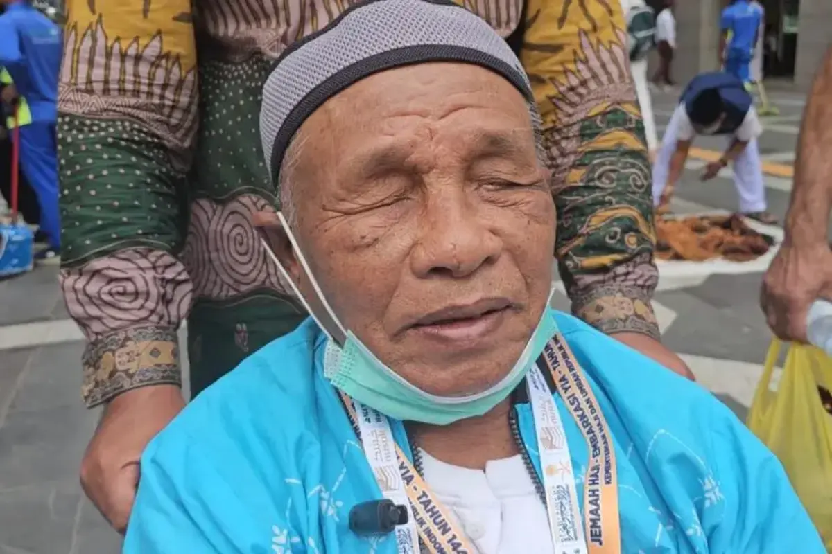 Kisah Mbah Sarjo, Penyandang Disabilitas Netra Berhaji Dengan Jual Kebun