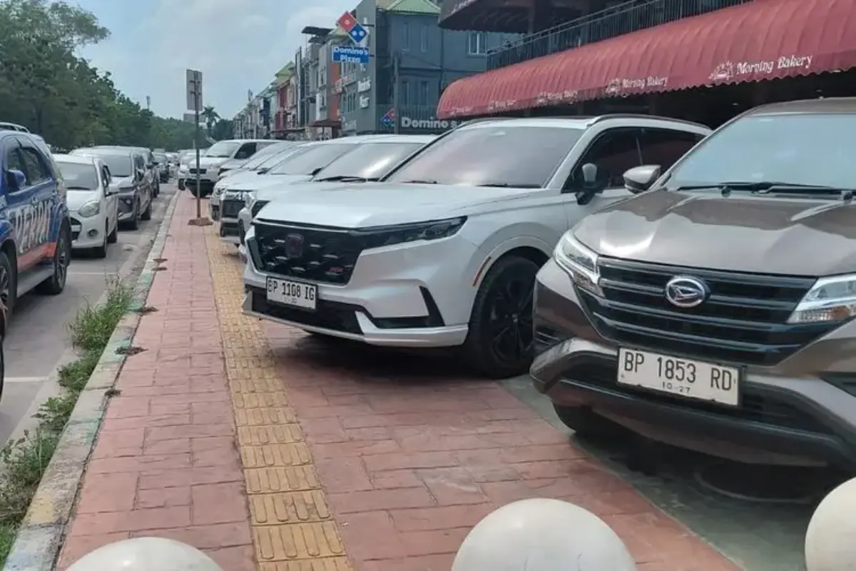 Dibangun Ratusan Miliar, Pedestrian Di Batam Berubah Fungsi Jadi Parkiran