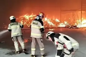 Gudang Paket Makanan Kucing dan Perabot di Tangerang Terbakar, 16 Jam Baru Padam