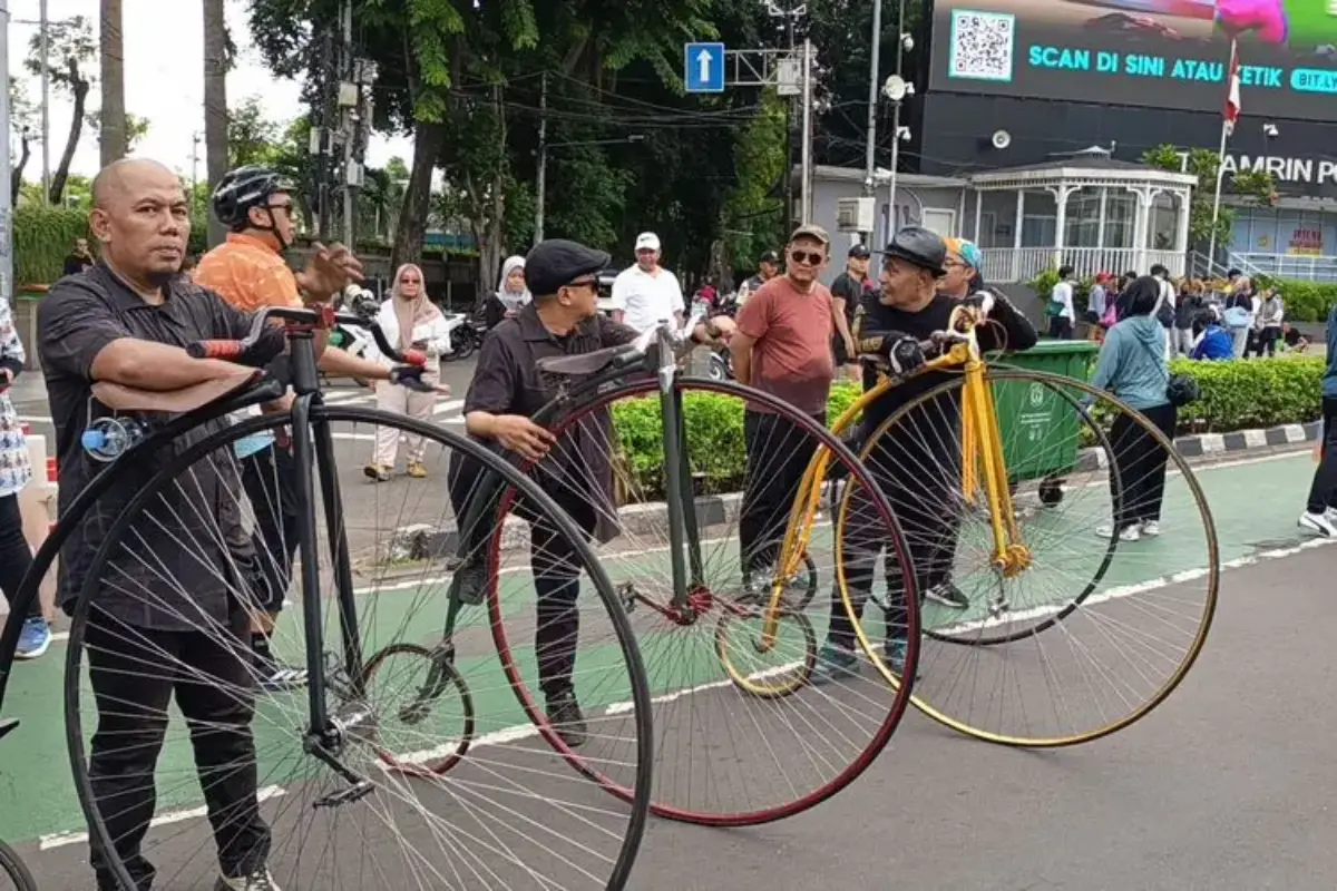 Replika Sepeda Penny Farthing Era 1870 An Di Cfd Jakarta Ternyata Buatan Indonesia