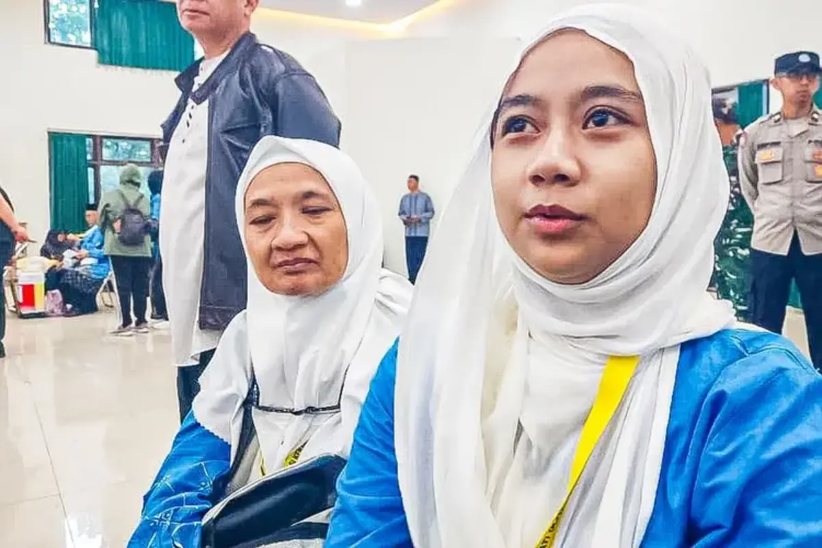Alifiya, Mahasiswa Semester 4 Berangkat Haji Dari Cimahi Dengan Selimut Duka Di Bangku Sang Ayah
