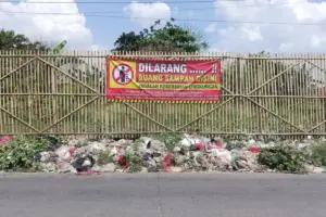 Bau Menyengat TPS Liar Tambun Utara Bekasi, Warga Sampai Pakai Masker