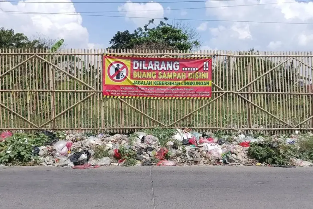 Bau Menyengat Tps Liar Tambun Utara Bekasi, Warga Sampai Pakai Masker