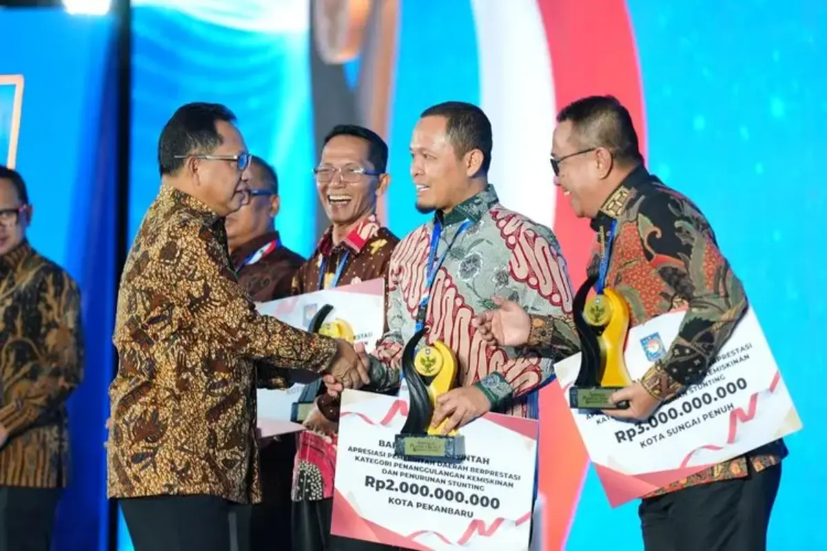 Atasi Kemiskinan Dan Stunting, Wali Kota Pekanbaru Agung Nugroho Terima Penghargaan Dan Insentif Fiskal Kemendagri