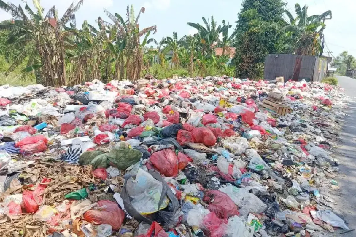 Sampah Menggunung Di Tps Liar Tambun Utara Bekasi, Bau Tercium Dari Jauh