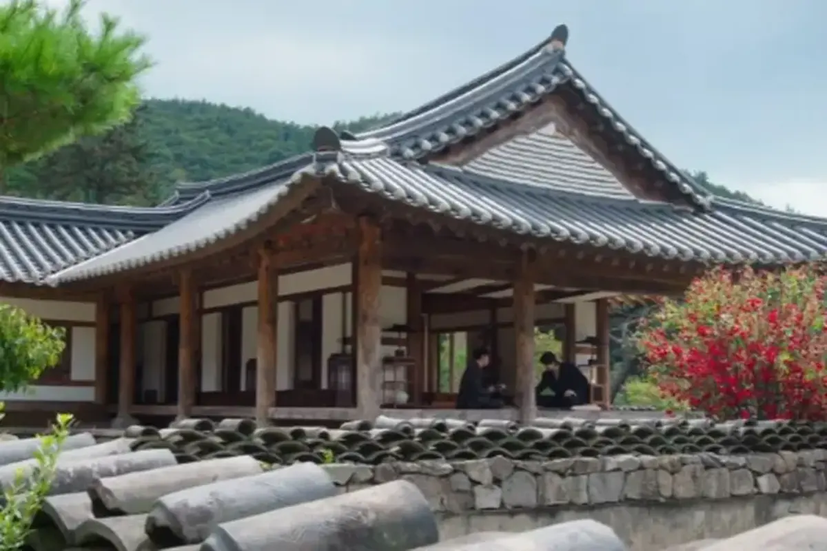 Hotel Hingga Lapangan Panah, Intip Lokasi Syuting Drama Perfect Crown
